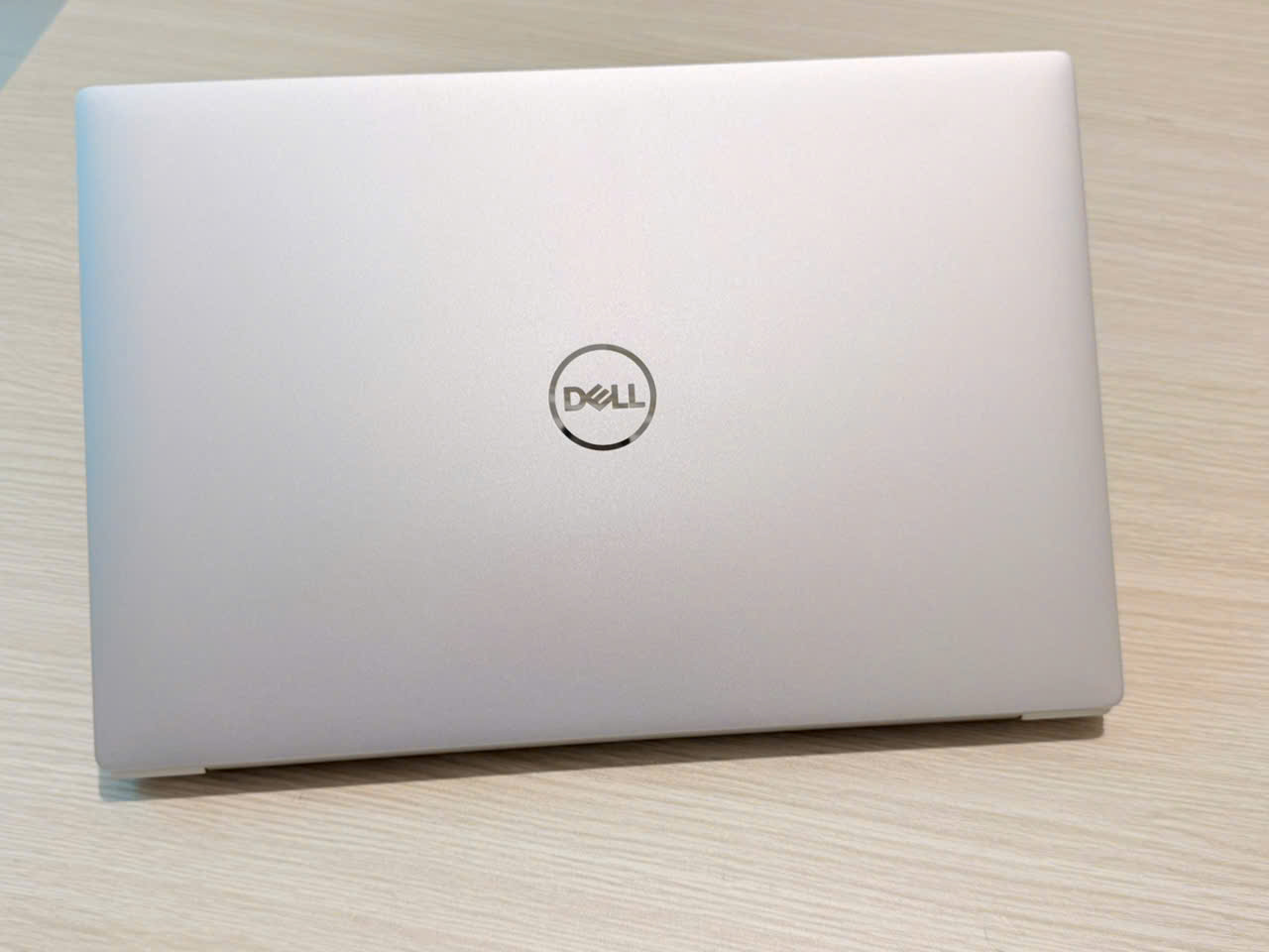 dell xps 9440 mẫu laptop xách tay chuyên thiết kế đồ họa